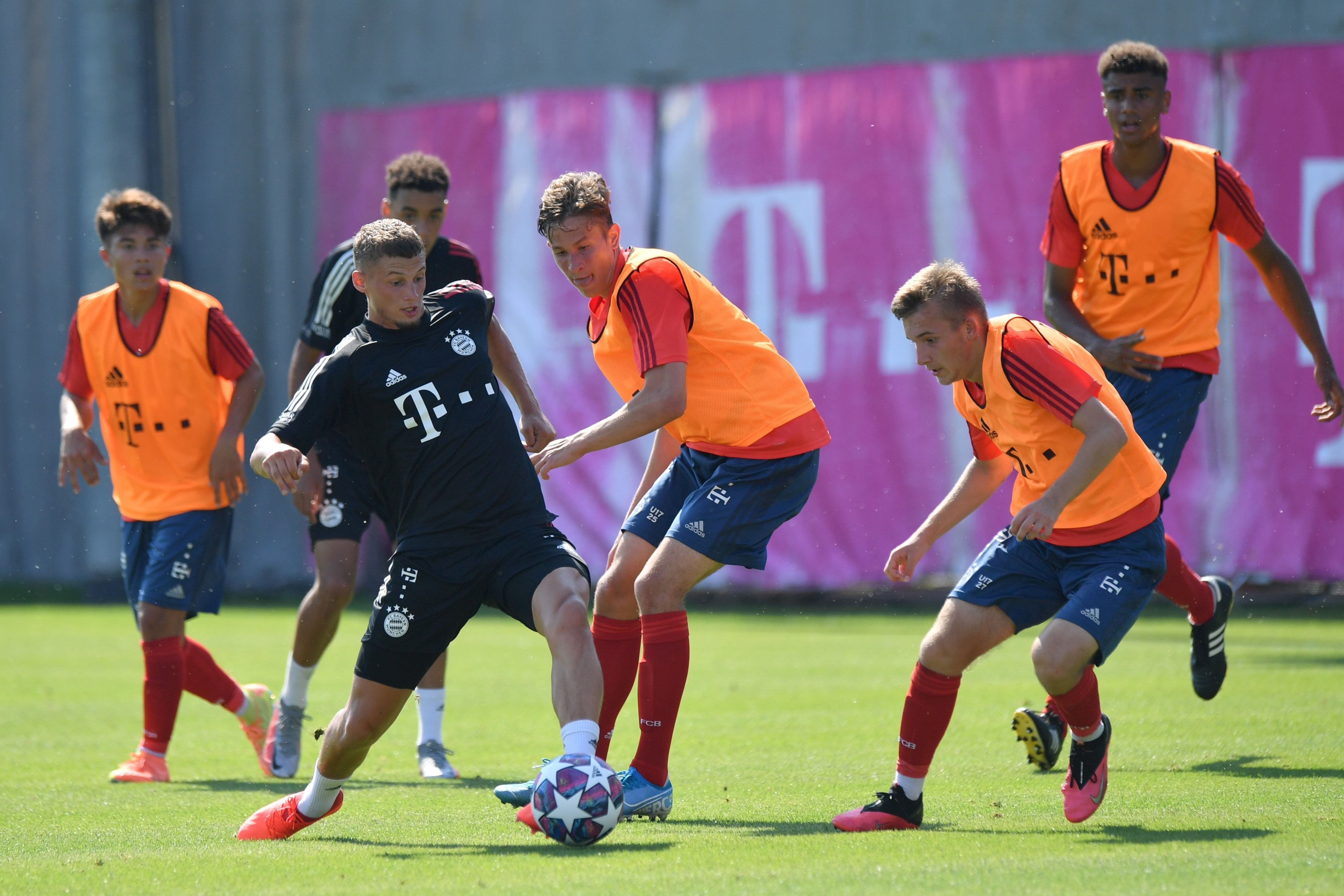 金年会登录入口-关于拜仁慕尼黑迎西甲关键赛，赛后更衣室发声，球迷炸锅，团队化学反应显著的信息-金年会登录入口